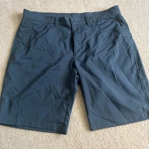 Sz 38 Under Armour Golf Shorts